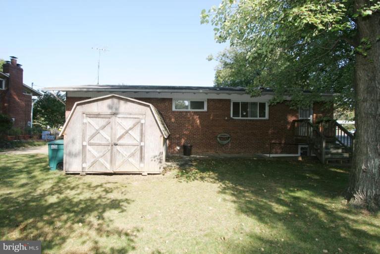 6813 Old Chesterbrook Road McLean, VA 22101 - Photo 25 of 25 Exterior (Rear)