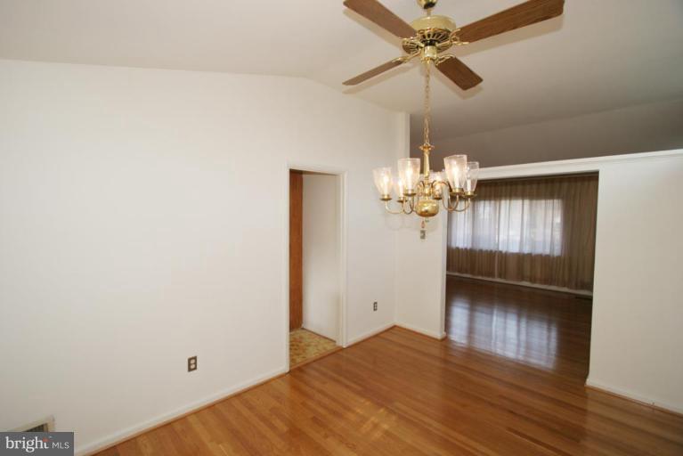 6813 Old Chesterbrook Road McLean, VA 22101 - Photo 4 of 25 Dining Room #3