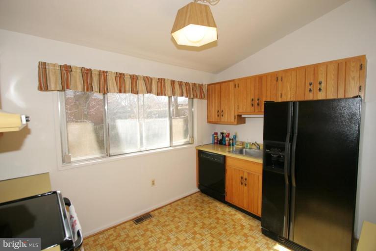 6813 Old Chesterbrook Road McLean, VA 22101 - Photo 9 of 25 Kitchen #2