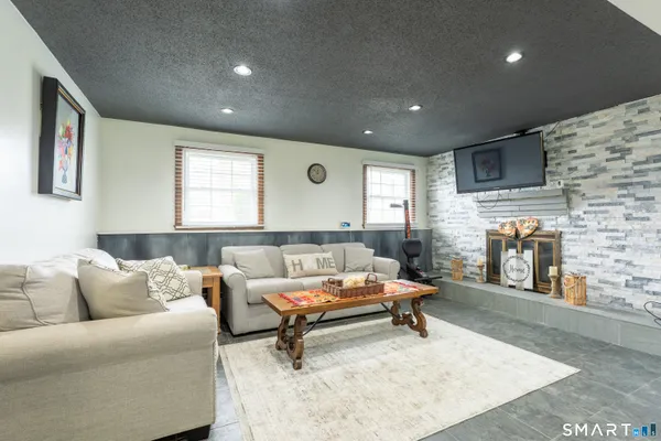 $449,900 | 77 Howard Avenue, Southington, CT 06489