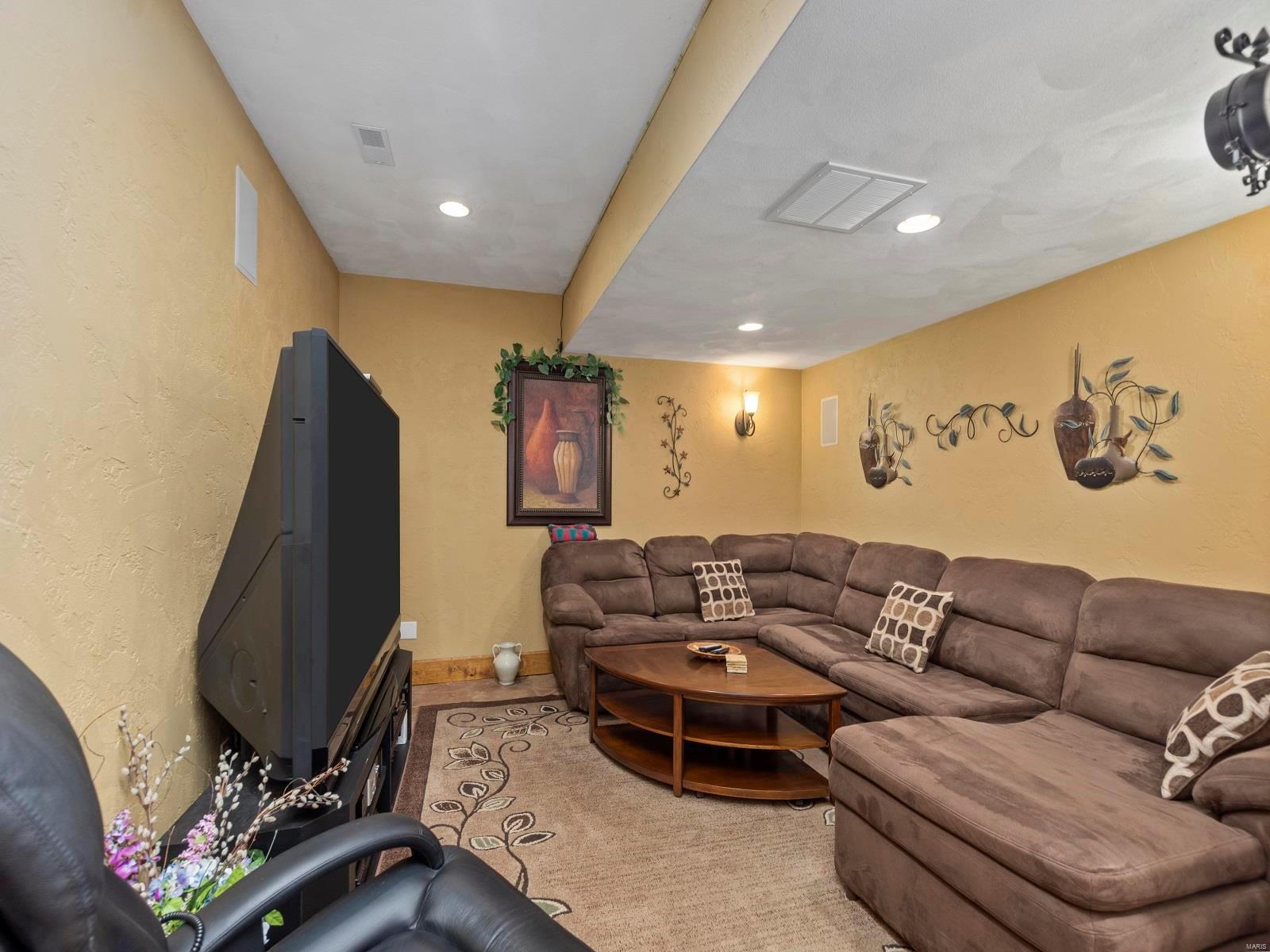 205 Paul Place Lebanon, IL 62254 - Photo 19 of 64