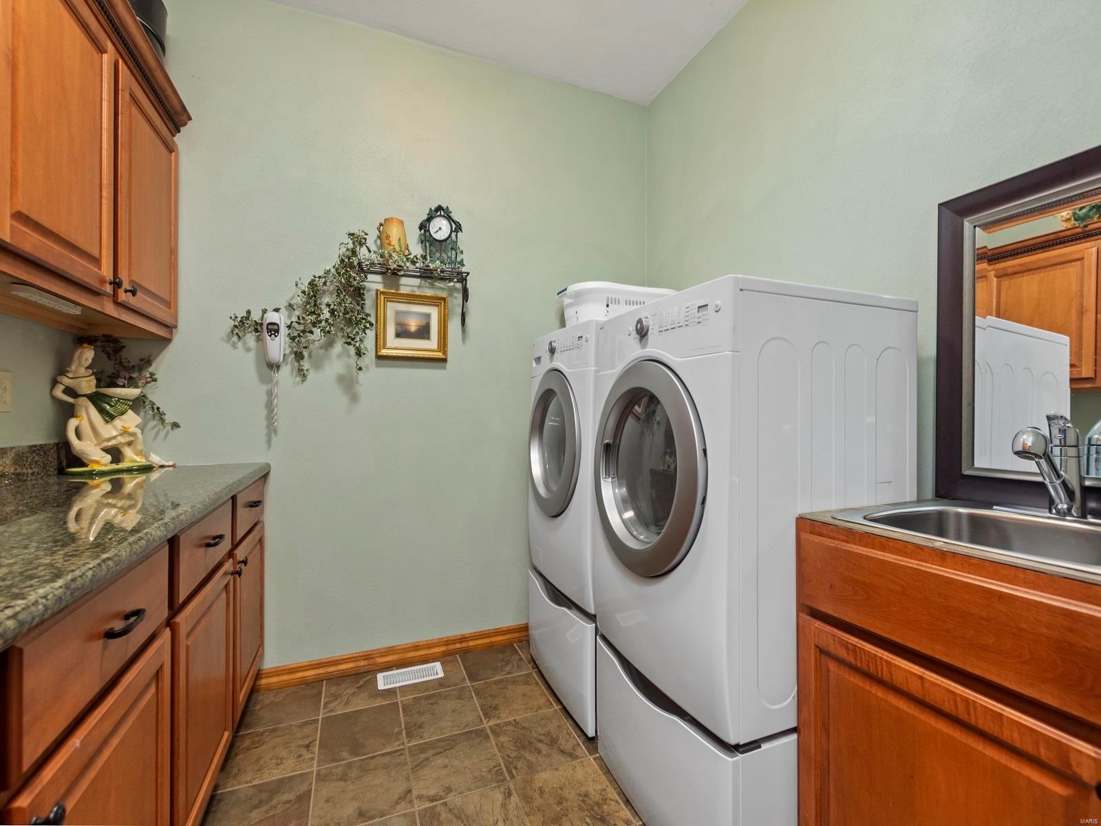 205 Paul Place Lebanon, IL 62254 - Photo 41 of 64