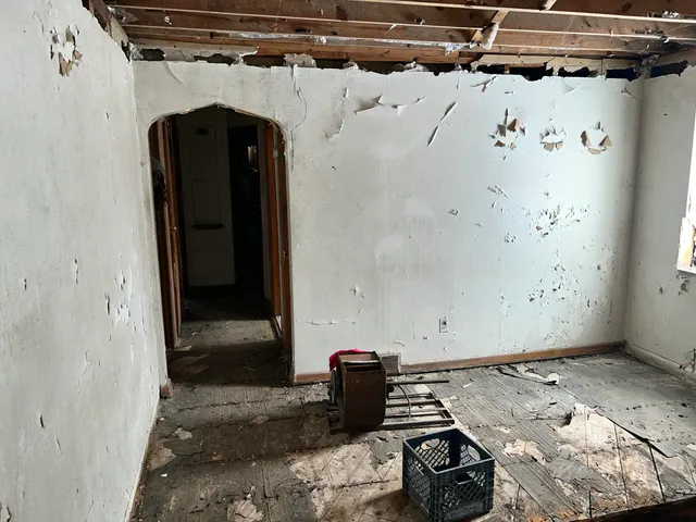 $17,900 | 14258 Glenfield Avenue, Detroit, MI 48213