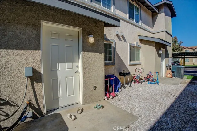 a front view of house with yard