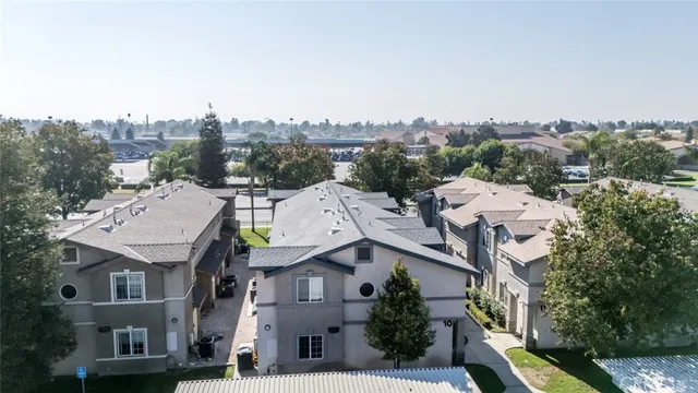 $999,000 | 600 Hosking Avenue, Unit 10, Bakersfield, CA 93307