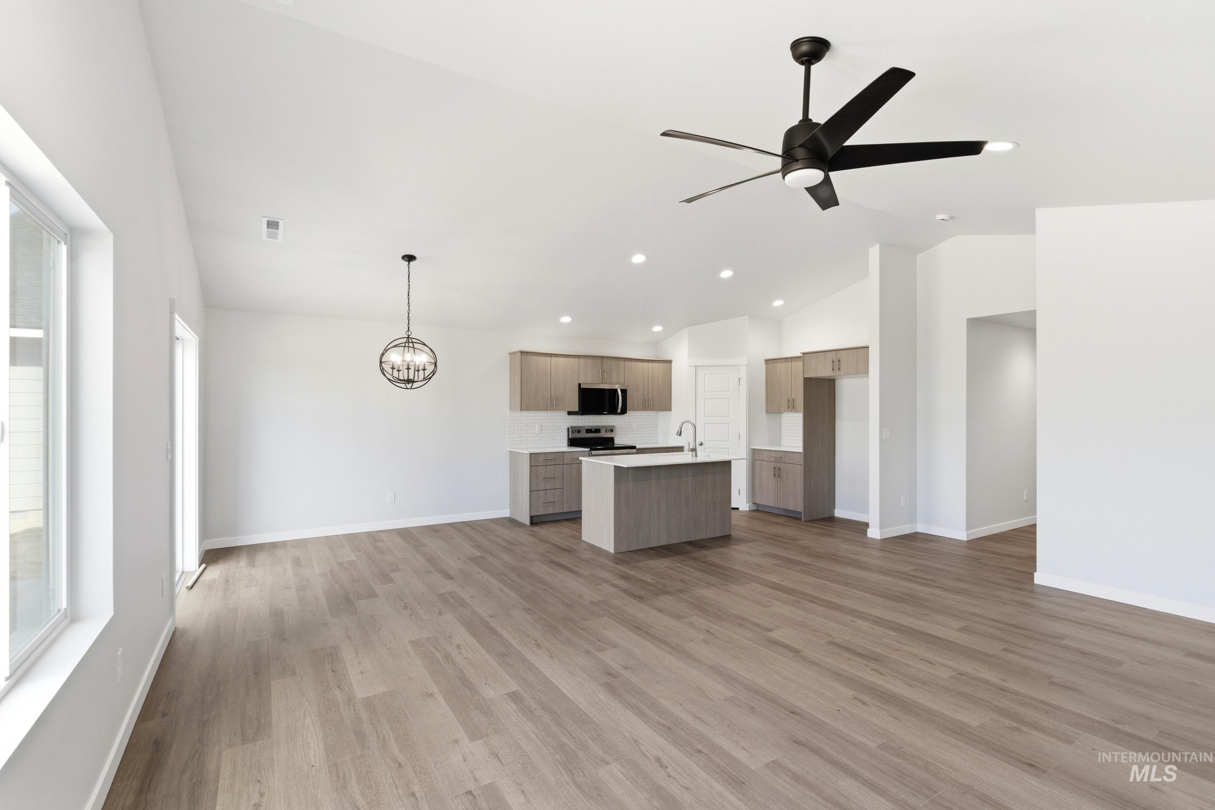 1059 West Jasper Street Meridian, ID 83642 - Photo 12 of 23 Living room