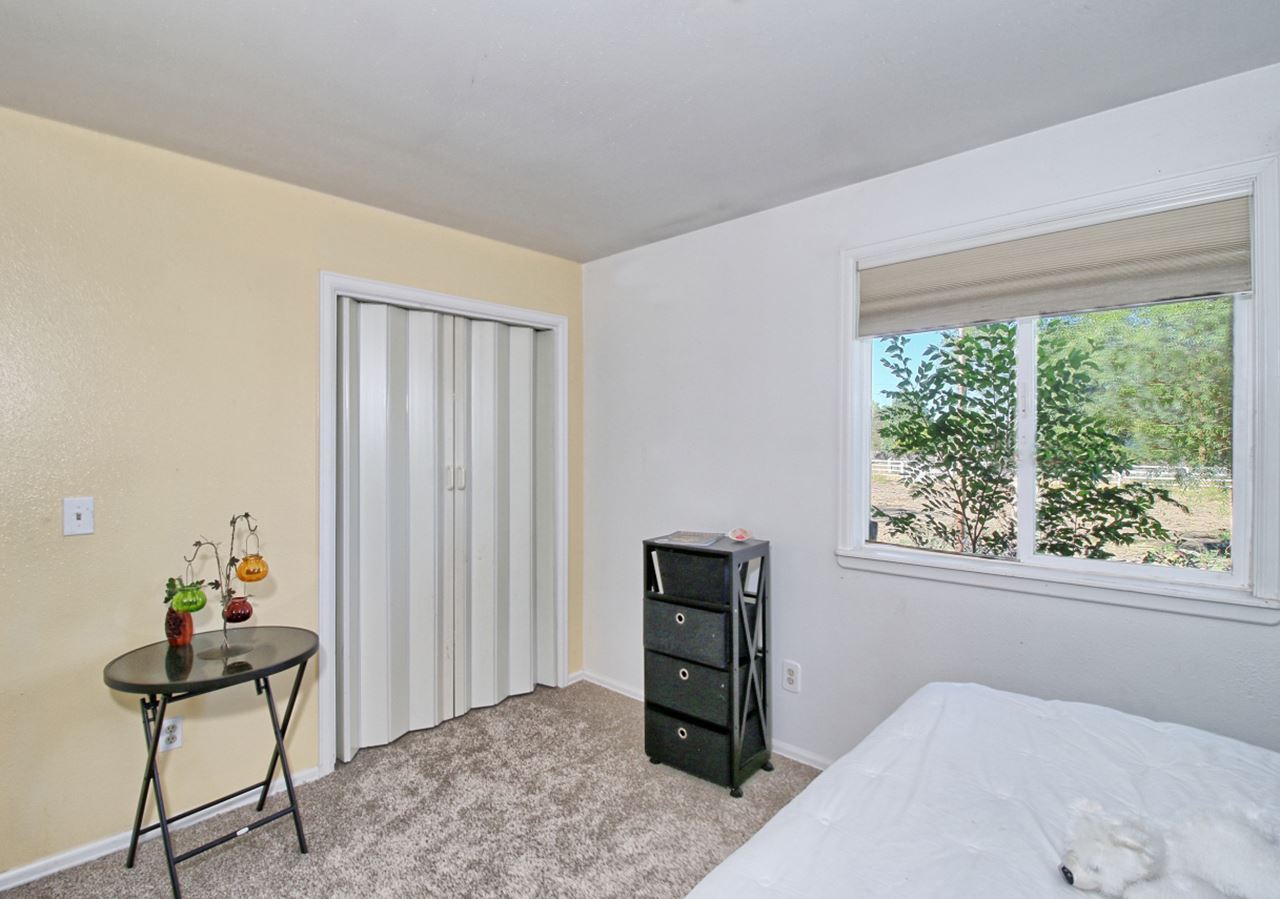 1066-19 19 1/2 Road Fruita, CO 81521 - Photo 25 of 42 a bedroom with a bed and a window