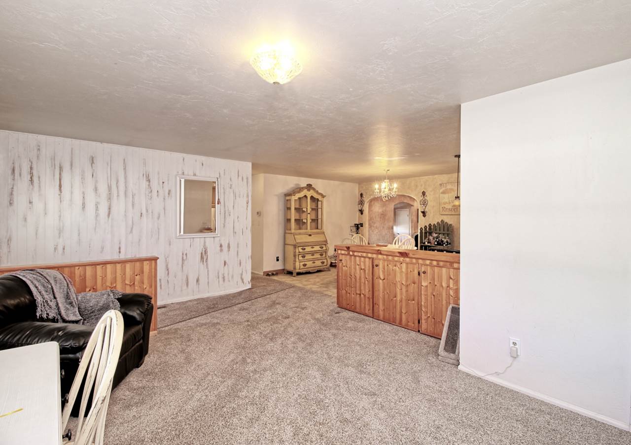 1066-19 19 1/2 Road Fruita, CO 81521 - Photo 5 of 42 a living room with furniture and a kitchen