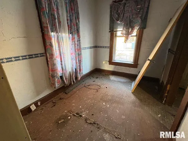 $9,900 | 720 11th Avenue, Rock Island, IL 61201