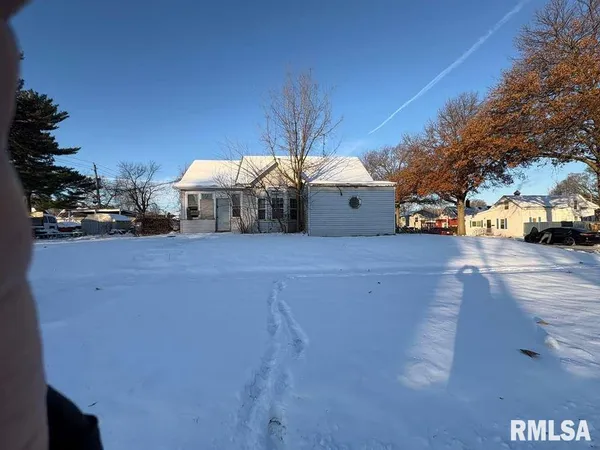 $9,900 | 720 11th Avenue, Rock Island, IL 61201