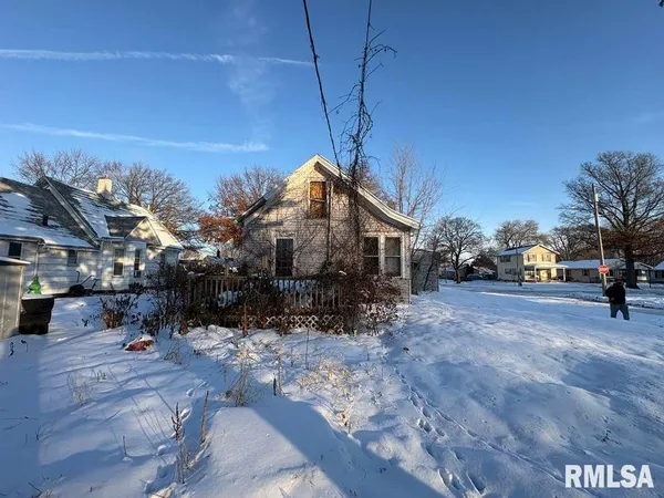 $9,900 | 720 11th Avenue, Rock Island, IL 61201