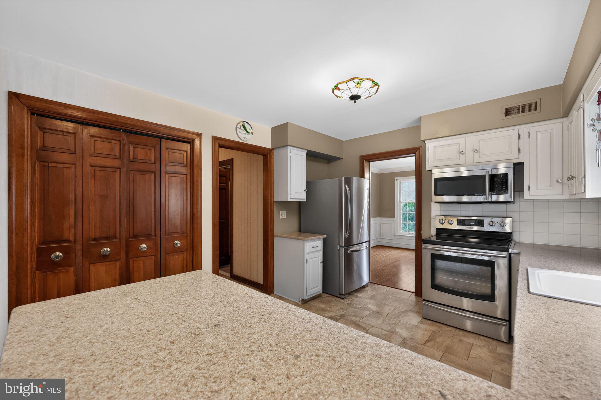 200 Laurel Lane Mount Laurel, NJ 08054 - Photo 9 of 26