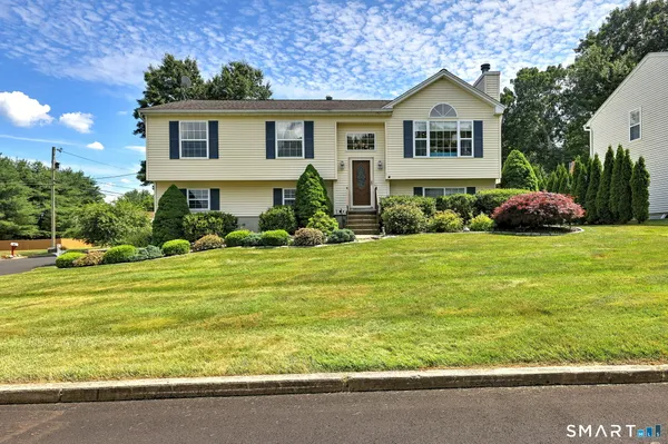 $410,000 | 2 Michelle Lane, Naugatuck, CT 06770