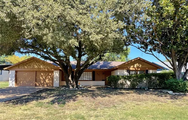 $2,295 | 5908 Wedgmont Circle North, Fort Worth, TX 76133