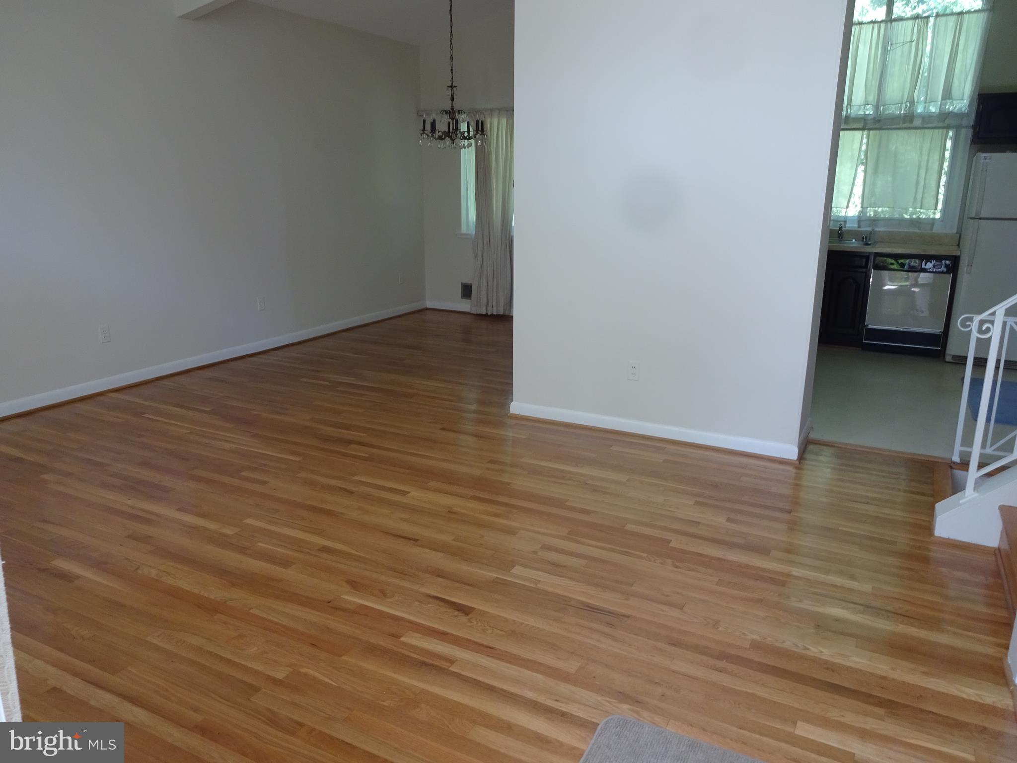 1023 Loxford Terrace Silver Spring, MD 20901 - Photo 3 of 19 Living Room