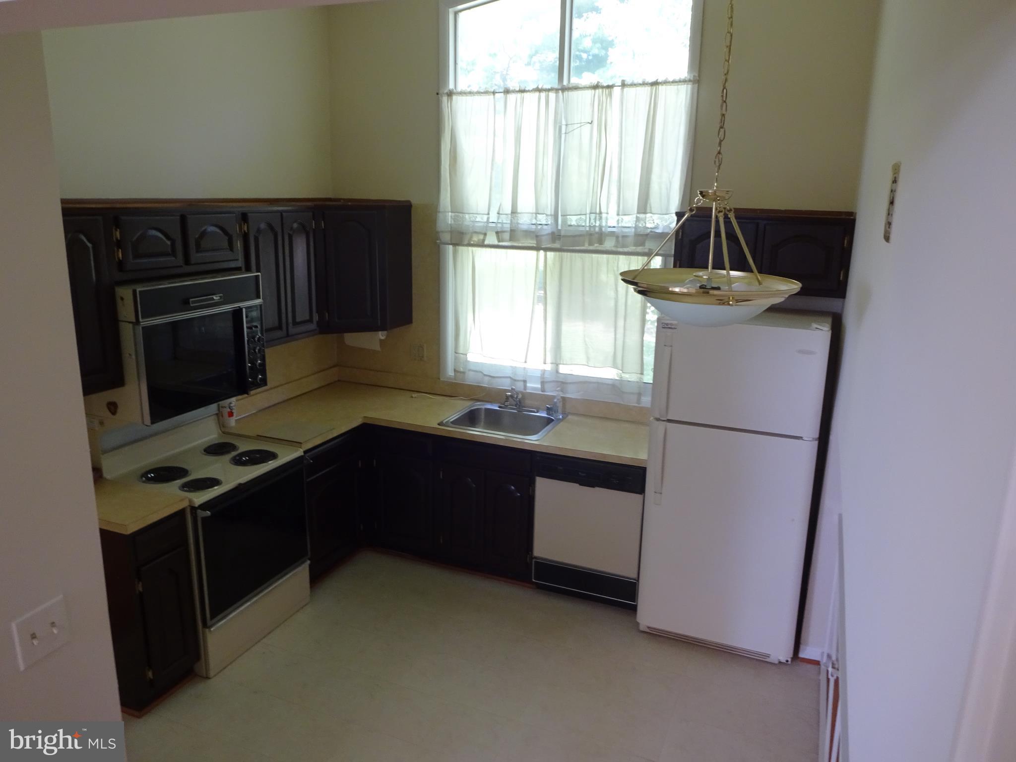 1023 Loxford Terrace Silver Spring, MD 20901 - Photo 6 of 19 Kitchen