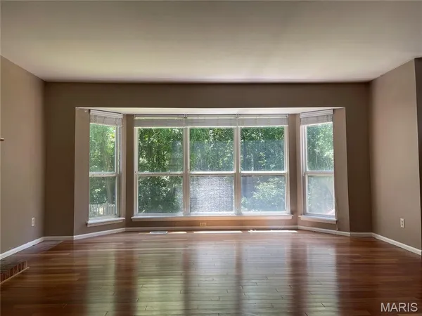 $2,900 | 636 Canary Estates Drive, Ballwin, MO 63021