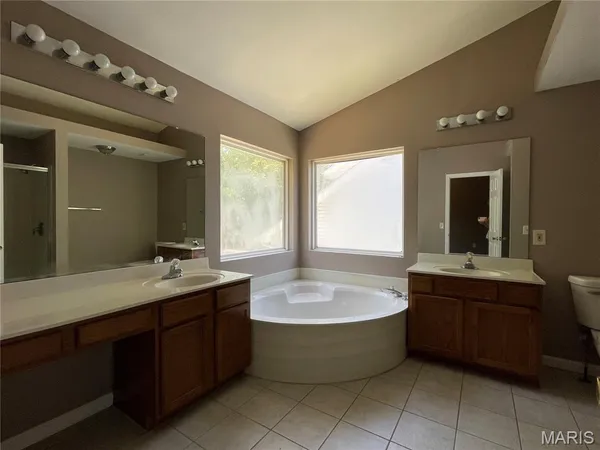 $2,900 | 636 Canary Estates Drive, Ballwin, MO 63021