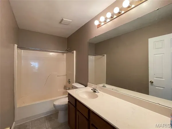 $2,900 | 636 Canary Estates Drive, Ballwin, MO 63021