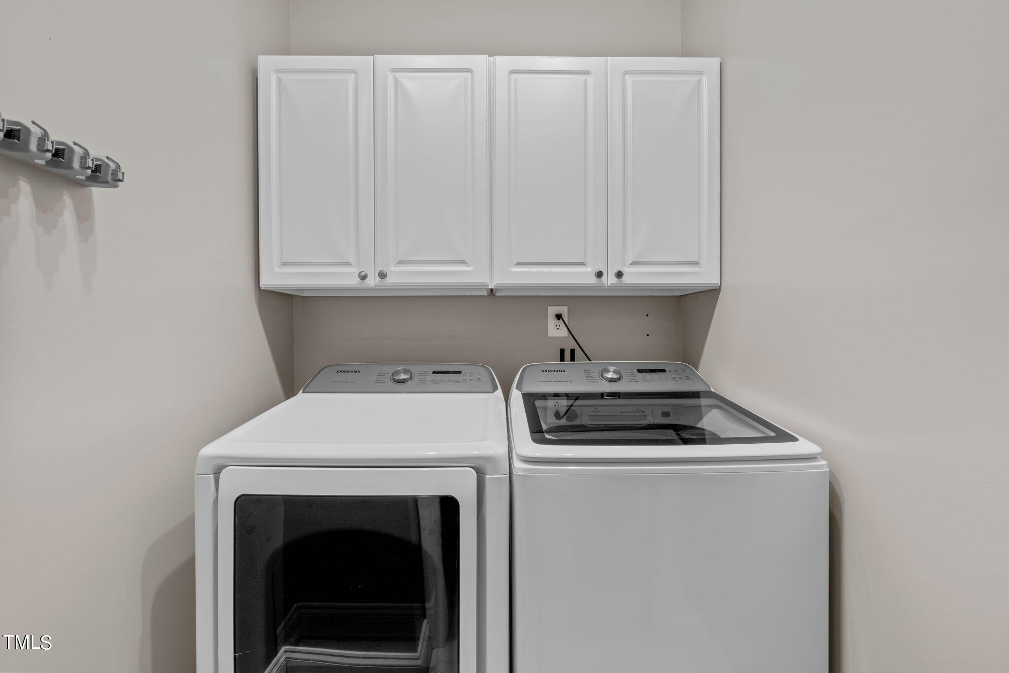 7408 Duncans Ridge Way Fuquay-Varina, NC 27526 - Photo 36 of 71 Laundry room