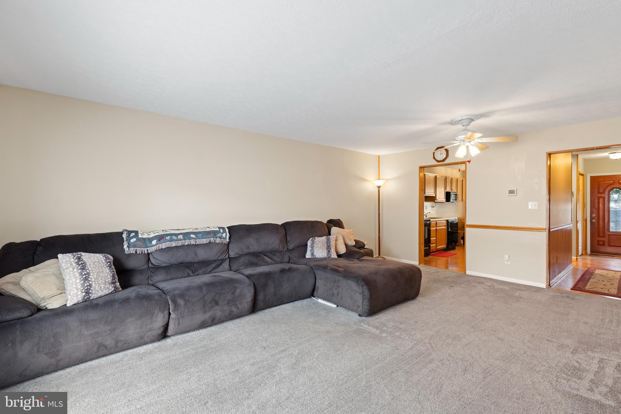 3916 Hunt Harbor Road Baltimore, MD 21220 - Photo 6 of 30 a living room with furniture and a couch