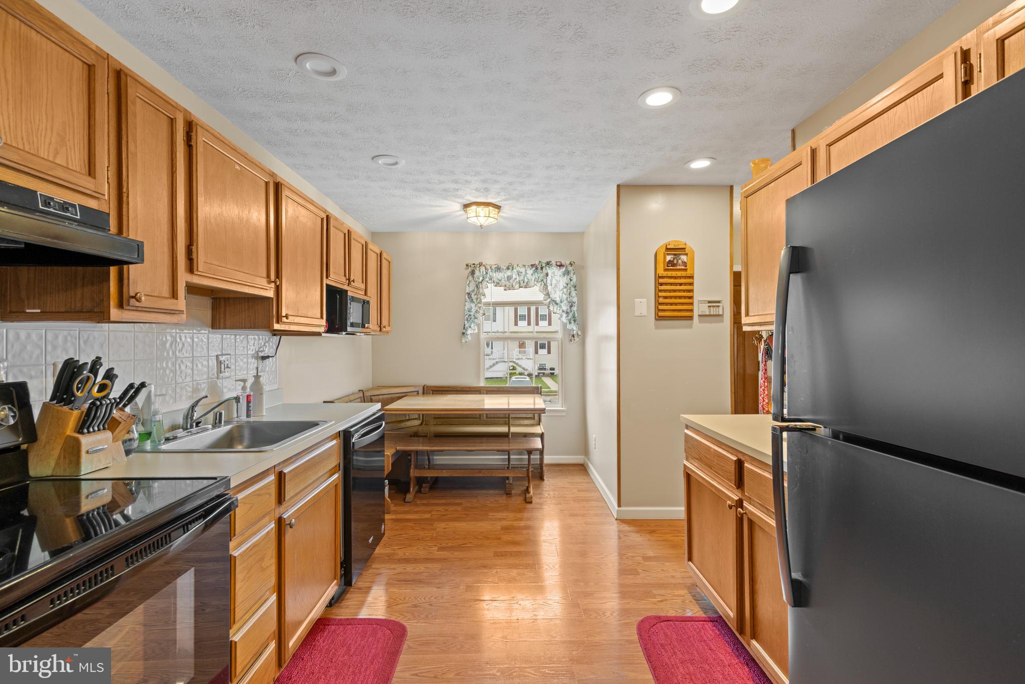 3916 Hunt Harbor Road Baltimore, MD 21220 - Photo 7 of 30 a kitchen with granite countertop a sink stove and refrigerator