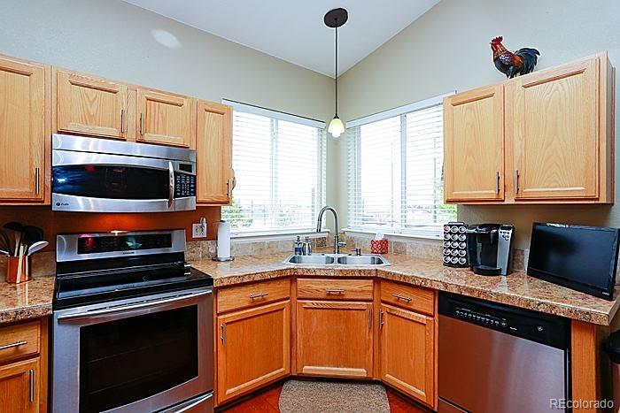 9750 Saybrook Street Highlands Ranch, CO 80126 - Photo 7 of 25 Gallery Image 7