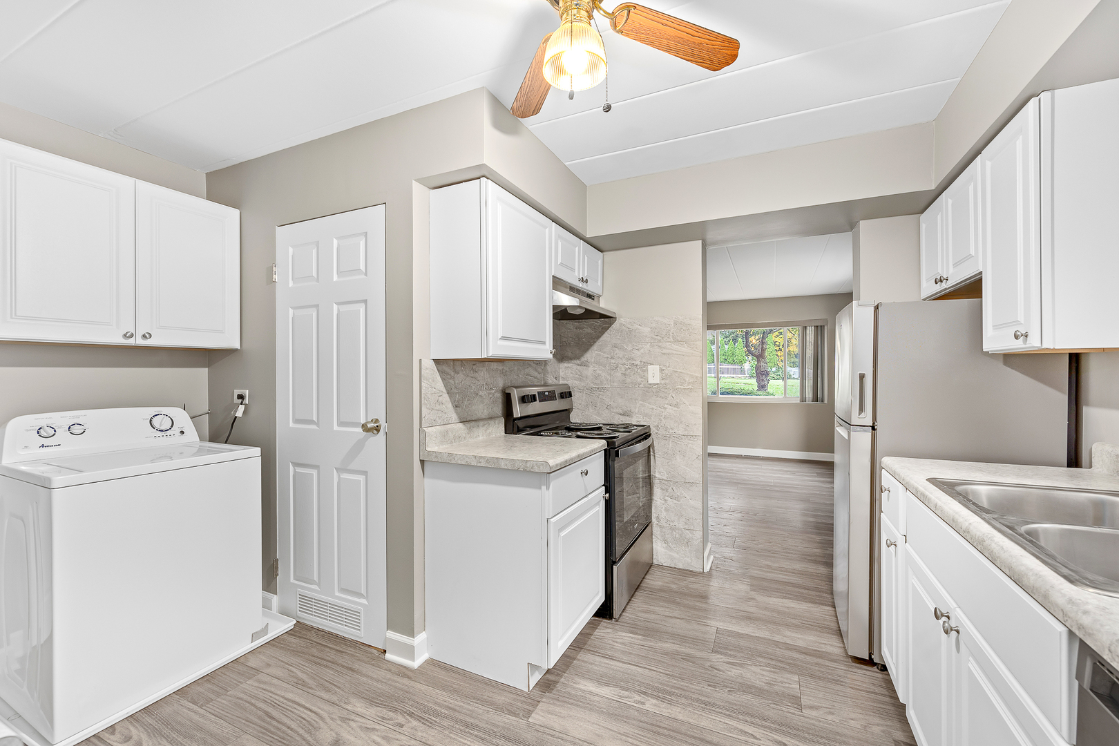 332 Maple Avenue, Unit 1 Downers Grove, IL 60515 - Photo 11 of 29 a kitchen with a stove a refrigerator and a sink
