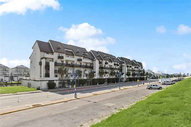 $474,500 | 7300 Lakeshore Drive, Unit 2, New Orleans, LA 70124