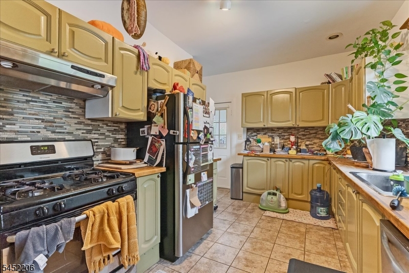 20 Howe Avenue, Unit 2 Montclair, NJ 07042 - Photo 9 of 19 Gallery Image 9