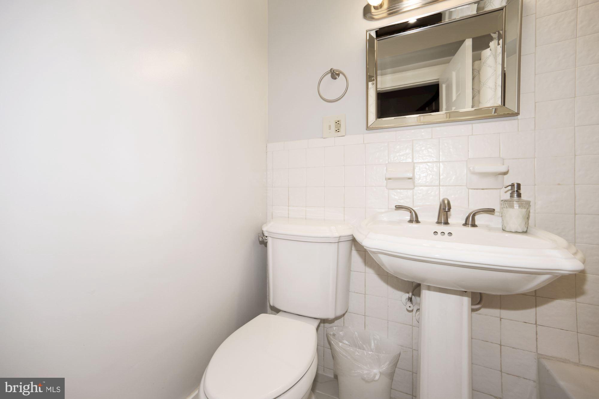1125 Columbia Road Northwest Washington, DC 20009 - Photo 12 of 47 1st Floor Full Bathroom