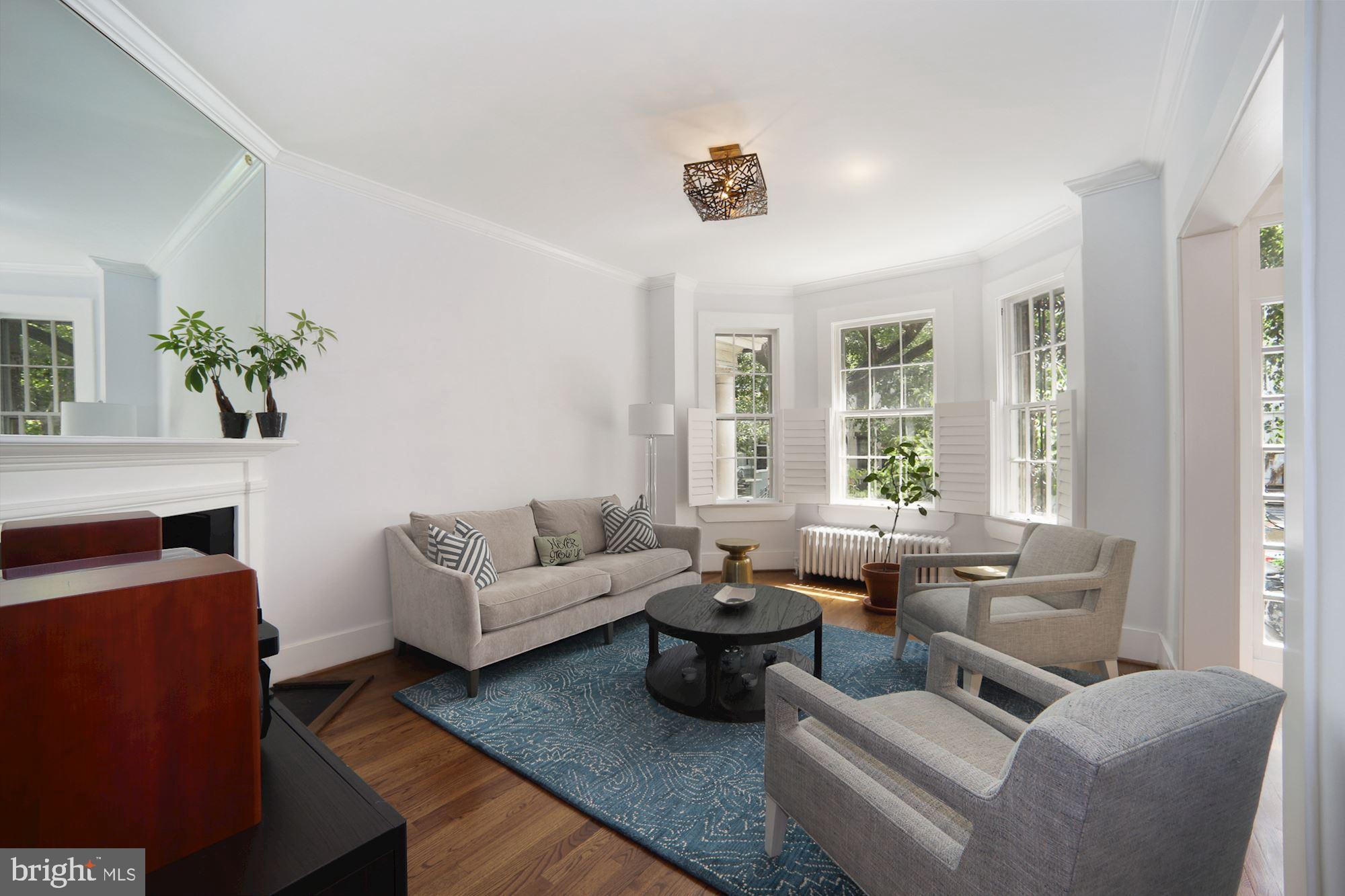 1125 Columbia Road Northwest Washington, DC 20009 - Photo 3 of 47 Bright Living Room