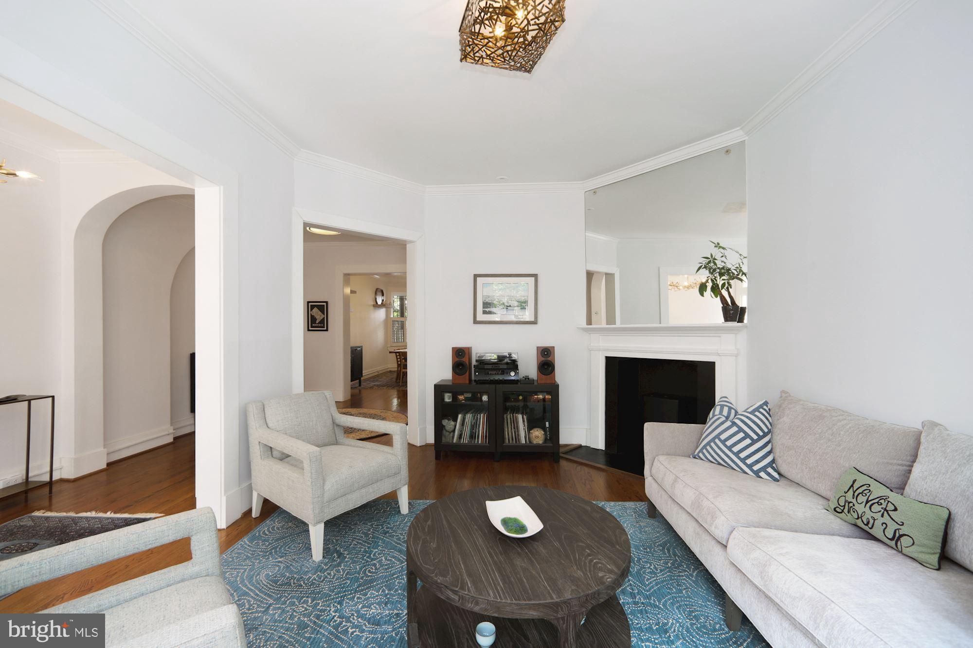 1125 Columbia Road Northwest Washington, DC 20009 - Photo 4 of 47 Living Room