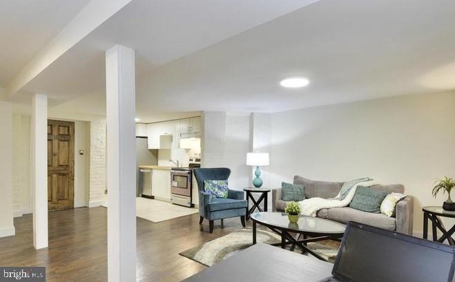 1125 Columbia Road Northwest Washington, DC 20009 - Photo 32 of 47 Apartment Living Room