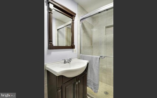 1125 Columbia Road Northwest Washington, DC 20009 - Photo 35 of 47 Apartment Bathroom