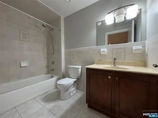 $5,000 | 324 2nd Street, Unit B(LEFT), Palisades Park, NJ 07650