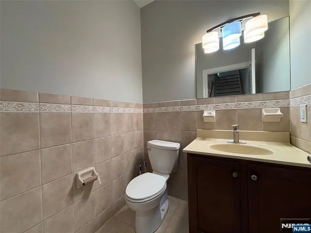 $5,000 | 324 2nd Street, Unit B(LEFT), Palisades Park, NJ 07650