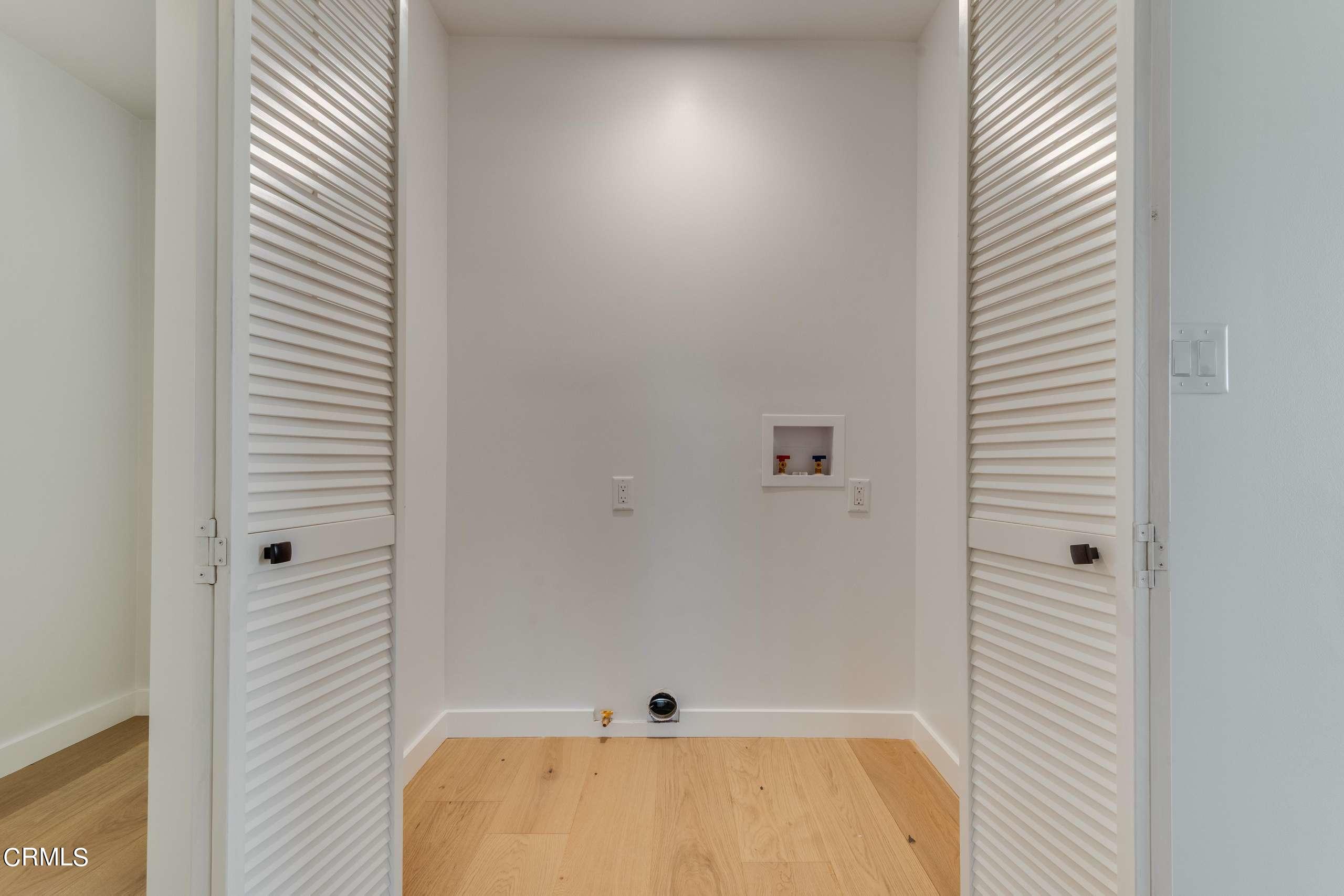 215 Highlawn Place Altadena, CA 91001 - Photo 27 of 38 a bathroom with a tub