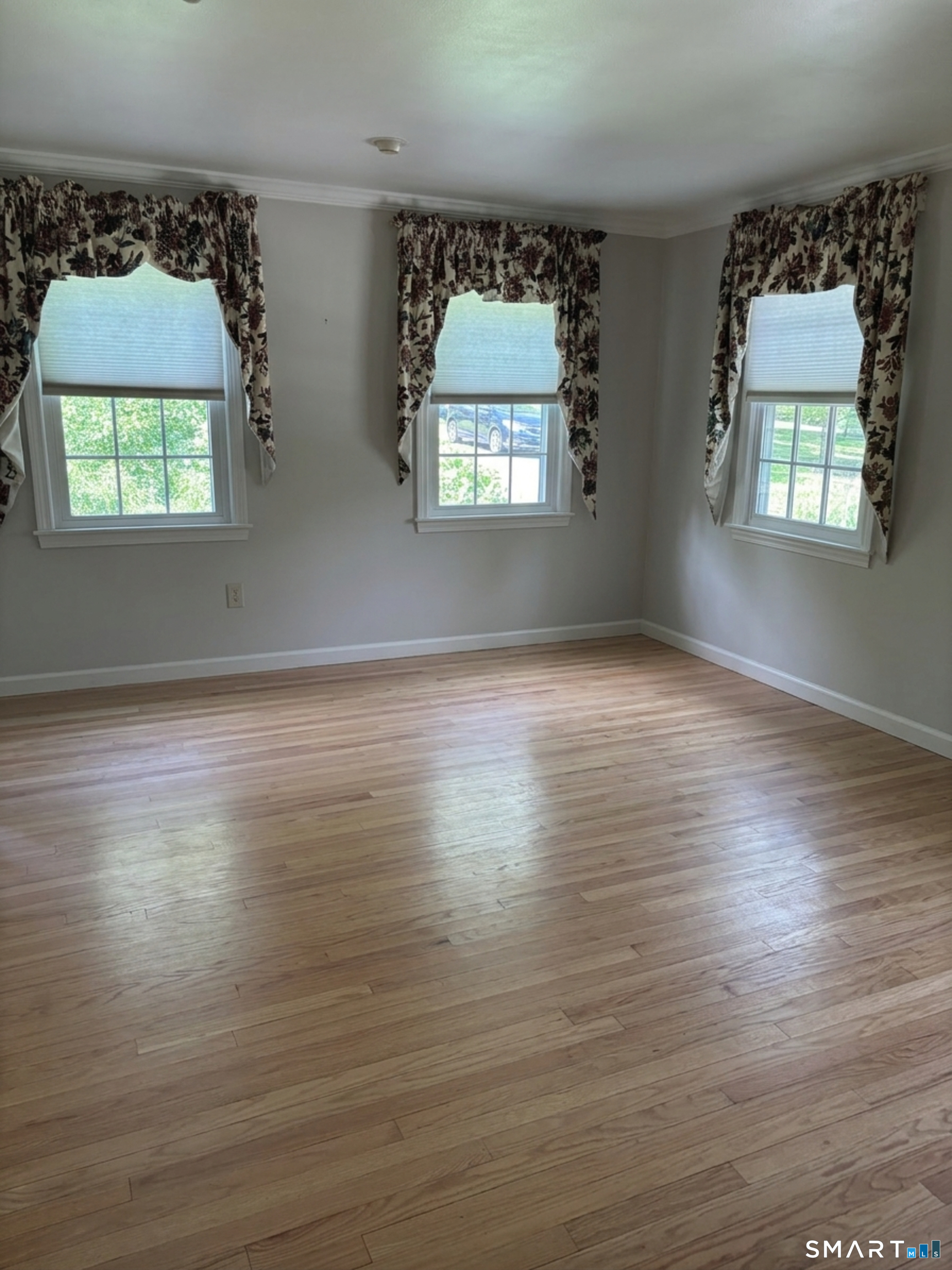 20 Godman Road Madison, CT 06443 - Photo 13 of 29 Flex First floor room can serve as a large bedroom or office space or formal living room.