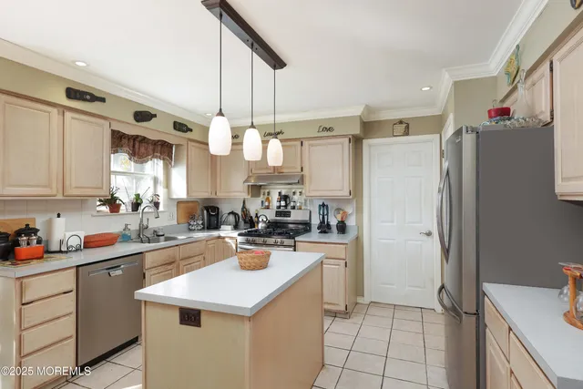 $420,000 | 18 Brearly Drive, Sicklerville, NJ 08081