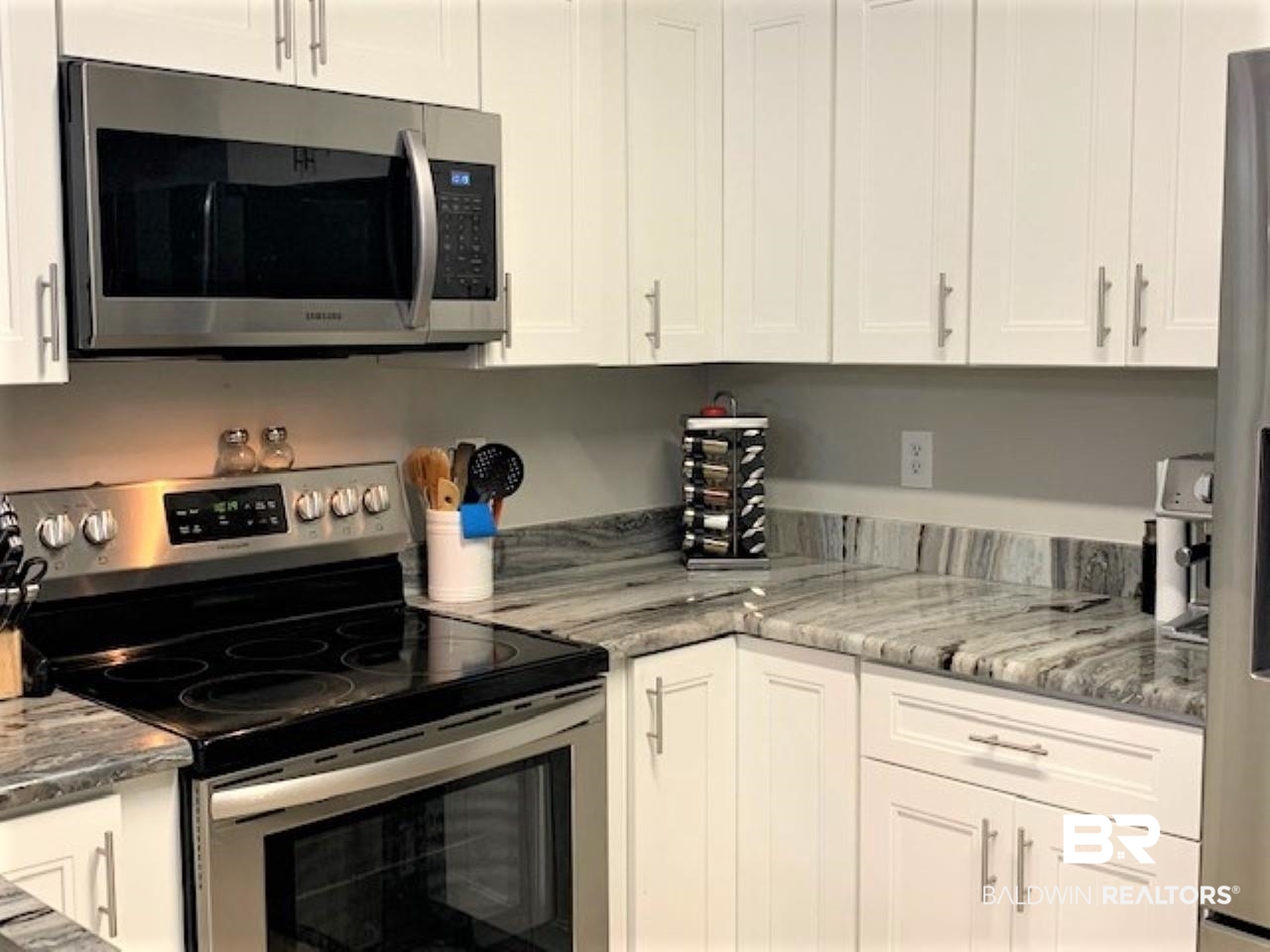 1049 Amazon Drive Foley, AL 36535 - Photo 6 of 24 Kitchen