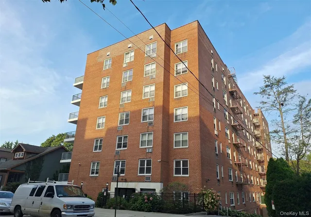 $99,900 | 636 North Terrace Avenue, Unit 2C, Mount Vernon, NY 10552