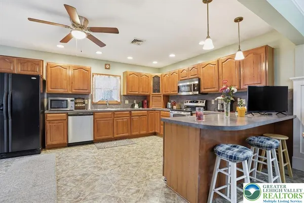 $408,000 | 488 Sportsman Club Road, Nazareth, PA 18064