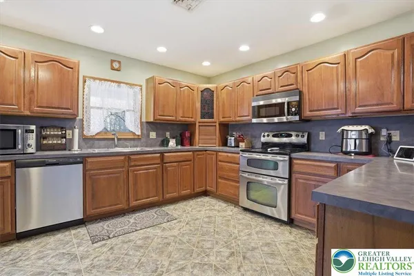 $408,000 | 488 Sportsman Club Road, Nazareth, PA 18064