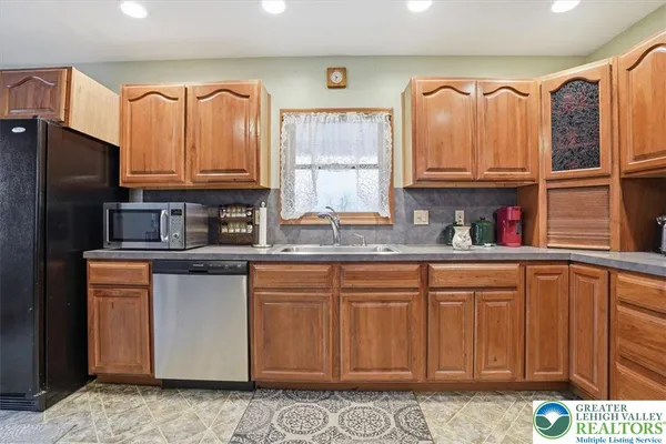 $408,000 | 488 Sportsman Club Road, Nazareth, PA 18064