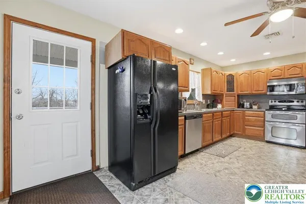 $408,000 | 488 Sportsman Club Road, Nazareth, PA 18064