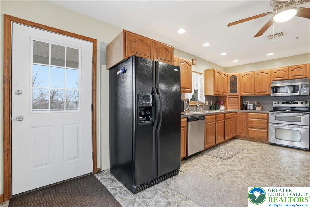 488 Sportsman Club Road Nazareth, PA 18064 - Photo 19 of 89