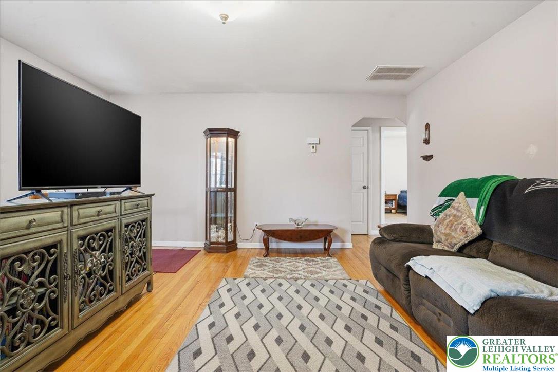 488 Sportsman Club Road Nazareth, PA 18064 - Photo 4 of 89