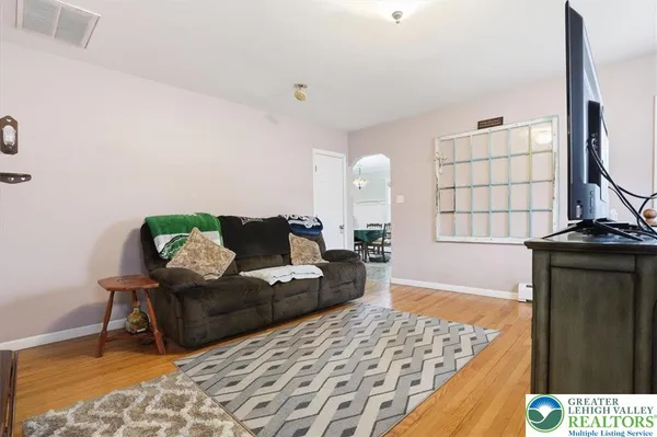 $408,000 | 488 Sportsman Club Road, Nazareth, PA 18064