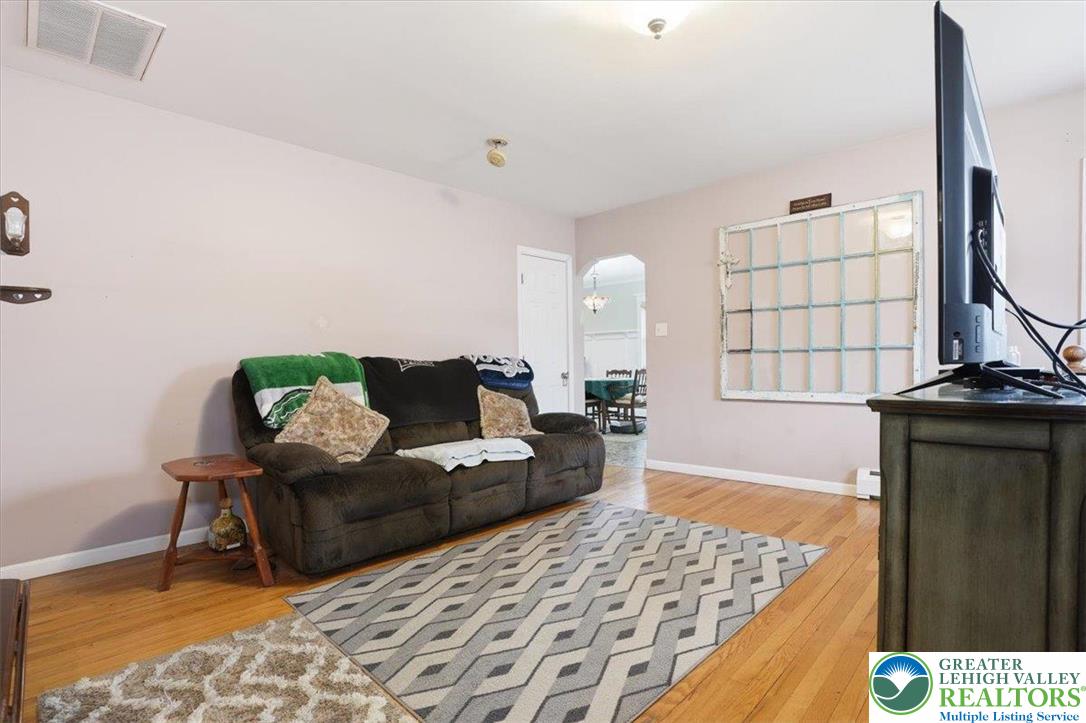 488 Sportsman Club Road Nazareth, PA 18064 - Photo 6 of 89